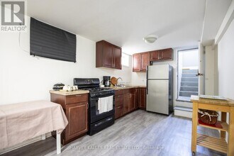 210 Gowan Ave in Toronto, ON - Building Photo - Building Photo