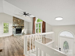 3124 5th Street Pl NE in Hickory, NC - Building Photo - Building Photo