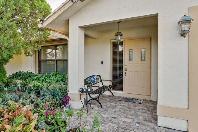 13790 Paddock Dr in Wellington, FL - Building Photo - Building Photo