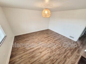 1060 Sells Ave in Columbus, OH - Building Photo - Building Photo