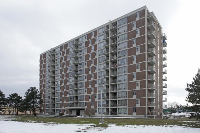 Park Royal Village Apartments in Mississauga, ON - Building Photo - Building Photo