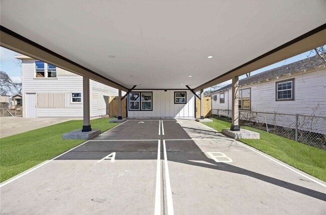 2320 Wavell St in Houston, TX - Foto de edificio - Building Photo