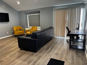 6 Chamberlain Rd in Shrewsbury, MA - Building Photo - Building Photo