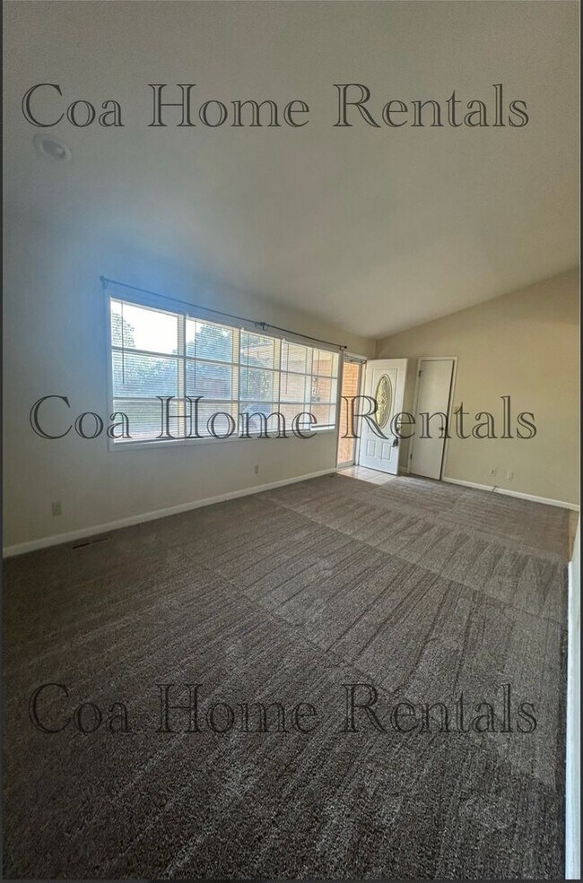 647 S Fabrique Dr in Wichita, KS - Building Photo - Building Photo