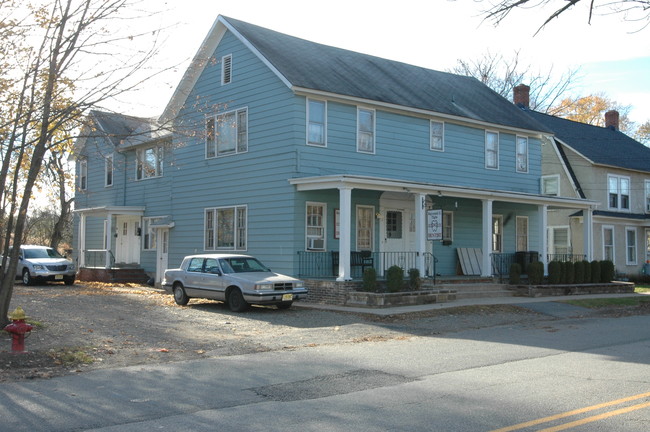 66 Main St in Succasunna, NJ - Foto de edificio - Building Photo