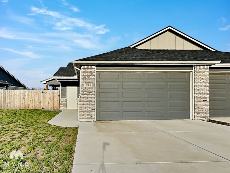 5803 E Bristol St in Wichita, KS - Building Photo