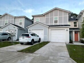 90 Ridge Lake Rd in St. Augustine, FL - Foto de edificio - Building Photo