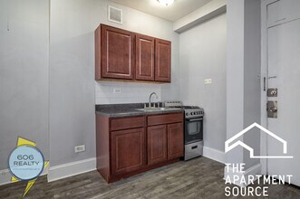 6930 N Greenview Ave in Chicago, IL - Building Photo - Building Photo