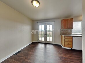 1327 Whitehouse Ave in Buckley, WA - Foto de edificio - Building Photo