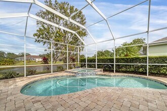 11709 Clubhouse Dr in Lakewood Ranch, FL - Building Photo - Building Photo