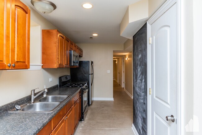 1124 W Roscoe St, Unit G in Chicago, IL - Building Photo - Building Photo