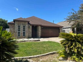 1902 Denmark Ln in Laredo, TX - Building Photo