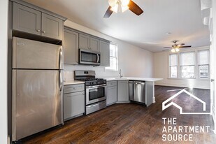 3135 N Oakley Ave in Chicago, IL - Building Photo