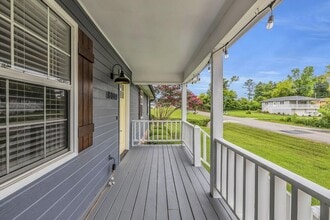 8000 Batters Pl Rd in Chattanooga, TN - Building Photo - Building Photo