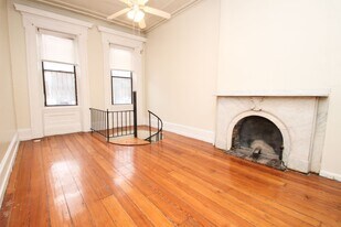 1304 Pine St in Philadelphia, PA - Building Photo