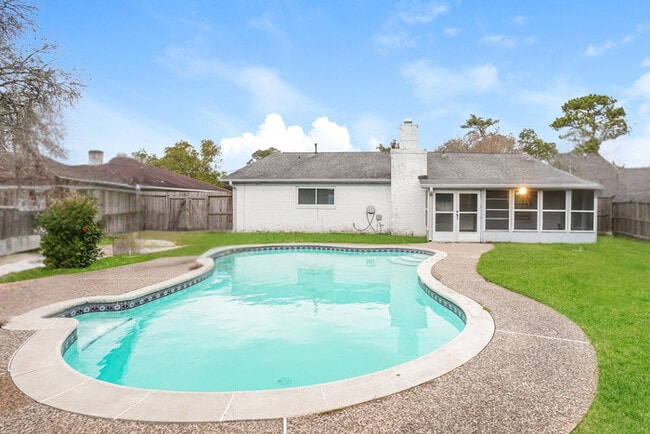 152 Bastrop St in Angleton, TX - Building Photo - Building Photo