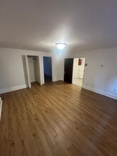 63 Selkirk Rd in Boston, MA - Foto de edificio - Building Photo