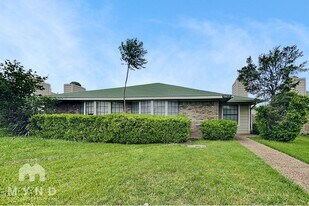 11837 Garden Terrace Dr in Dallas, TX - Building Photo