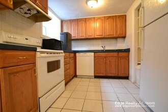 12 Sutherland Rd in Boston, MA - Foto de edificio - Building Photo