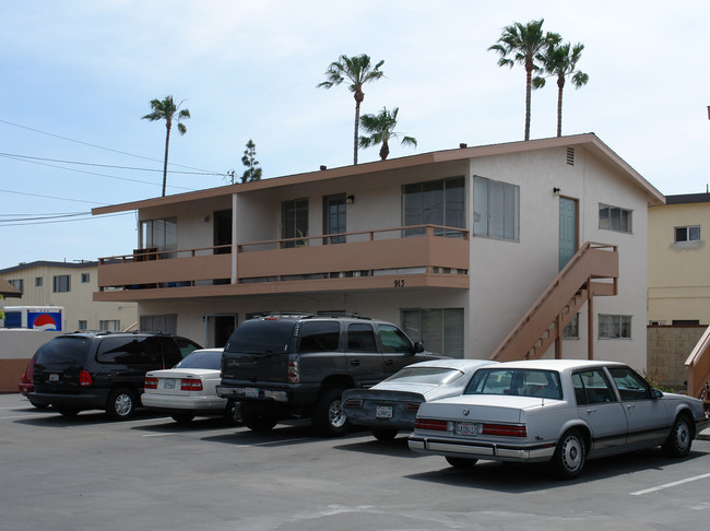 917 W 19th St in Costa Mesa, CA - Foto de edificio - Building Photo