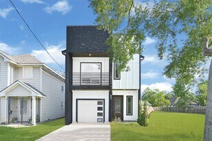 7203 Weyburn St in Houston, TX - Building Photo