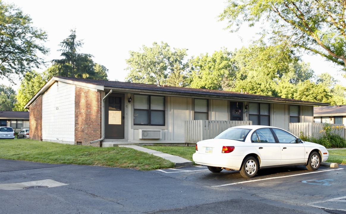 Meadowood Apartments in Temperance, MI - Building Photo