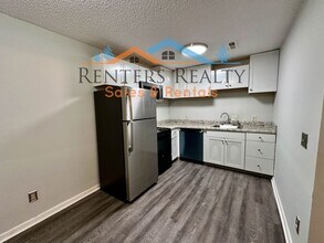 2105 Epworth Dr NE in Huntsville, AL - Building Photo - Building Photo