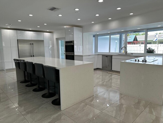 3750 N 54th Ave in Hollywood, FL - Building Photo - Building Photo