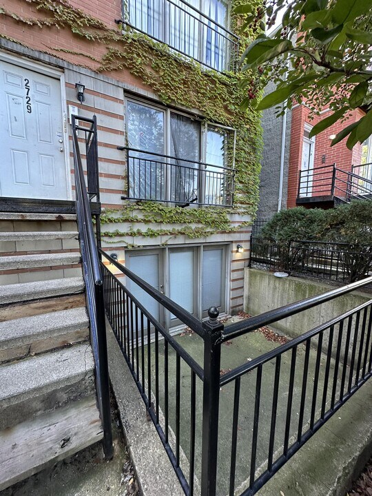 2729 W Congress Pkwy, Unit G in Chicago, IL - Building Photo