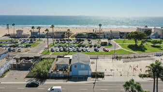 17165 Pacific Coast Hwy in Huntington Beach, CA - Building Photo