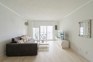 3801 S Ocean Dr in Hollywood, FL - Building Photo