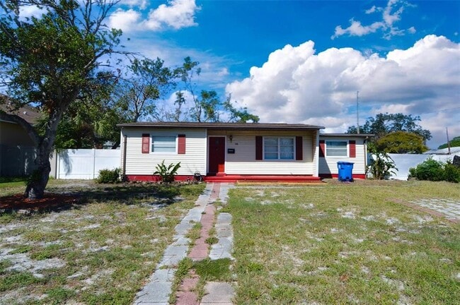 146 Orange Ave N in St. Petersburg, FL - Building Photo - Building Photo