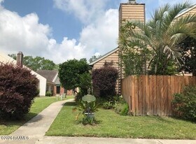105 Williamsburg Cir in Lafayette, LA - Building Photo
