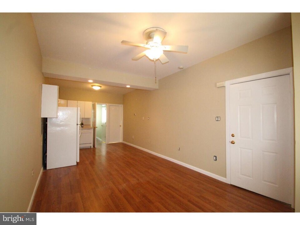 1309 S Warnock St in Philadelphia, PA - Building Photo