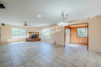 5084 N Camino Del Lazo in Tucson, AZ - Building Photo - Building Photo