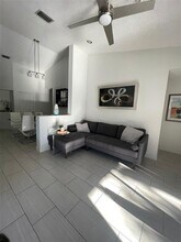 755 Sand Creek Cir in Weston, FL - Foto de edificio - Building Photo