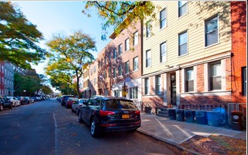 267 Powers St in Brooklyn, NY - Foto de edificio - Building Photo