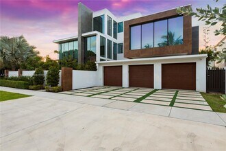 1400 Bayview Dr in Fort Lauderdale, FL - Building Photo - Building Photo