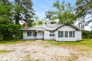 8439 King Rd in Fayetteville, NC - Building Photo