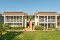 Sorrento Villas in Naples, FL - Foto de edificio - Building Photo