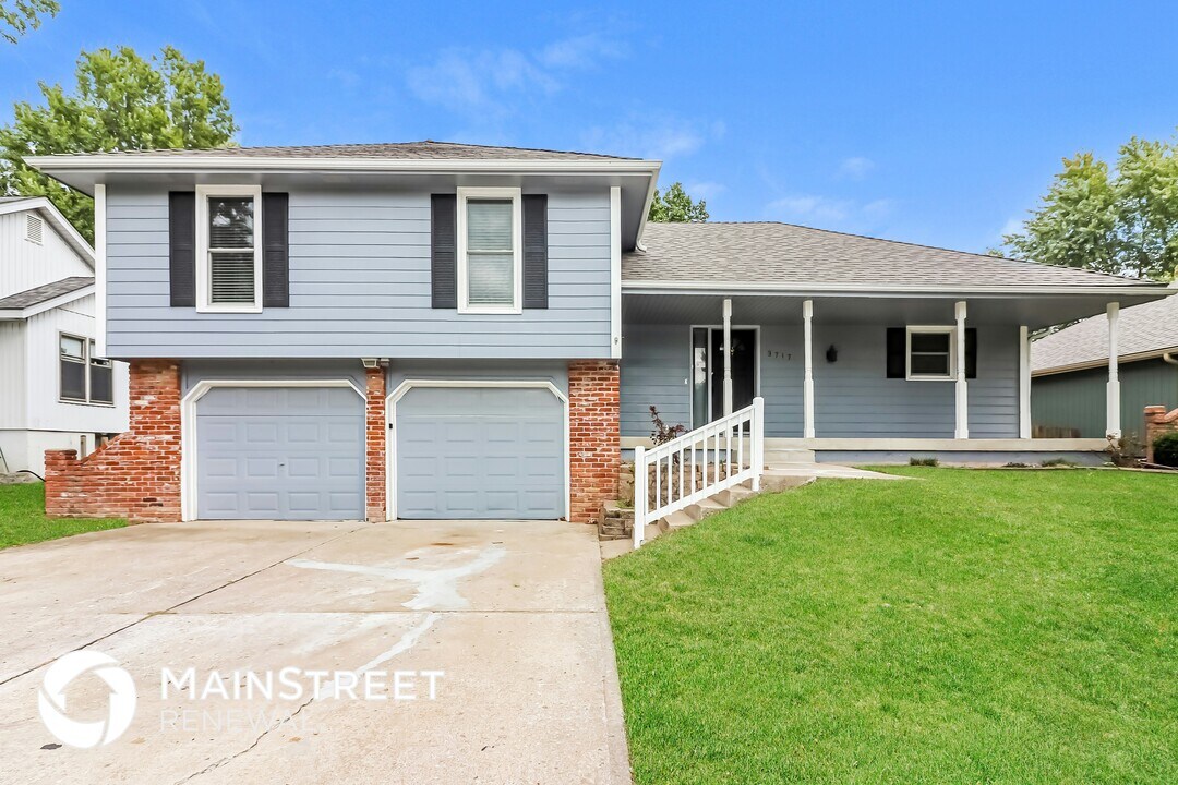 3717 NE Ellison Dr in Lee's Summit, MO - Building Photo