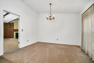 1312 E Spring Valley Rd in Richardson, TX - Foto de edificio - Building Photo