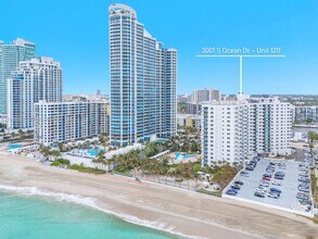 3001 S Ocean Dr in Hollywood, FL - Building Photo - Building Photo