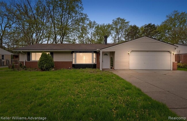 property at 2479 Ivanhoe Dr