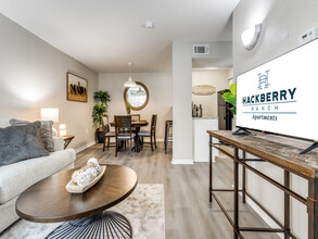 Hackberry Ranch in Clute, TX - Foto de edificio - Building Photo