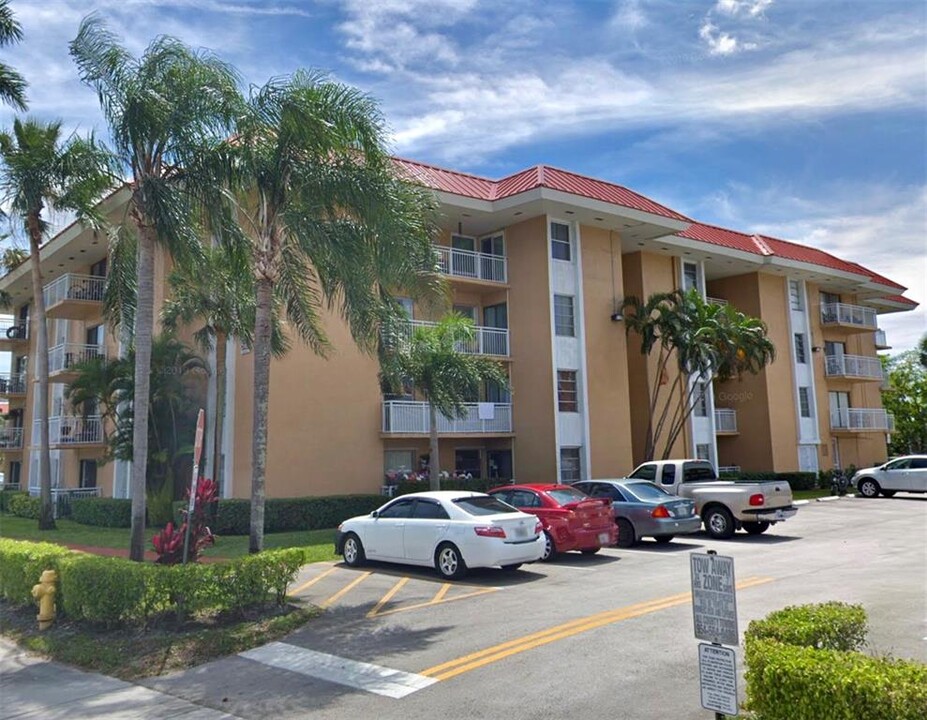 505 S Pine Island Rd, Unit 110B in Plantation, FL - Building Photo