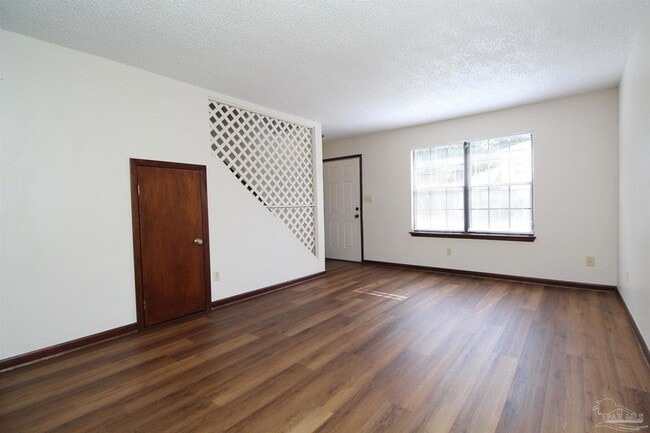 1455 Acorn Ln in Pensacola, FL - Foto de edificio - Building Photo