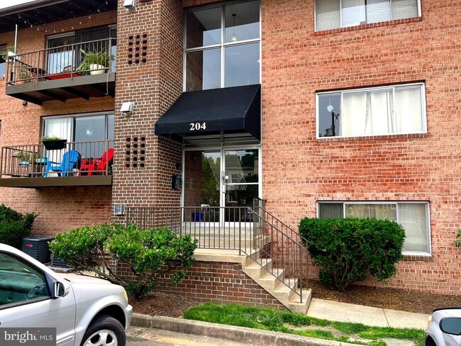 property at 204 E Mason Ave