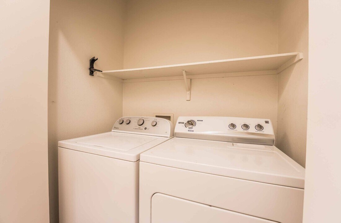 7224 Pinon Crest Ct in Las Vegas, NV - Building Photo