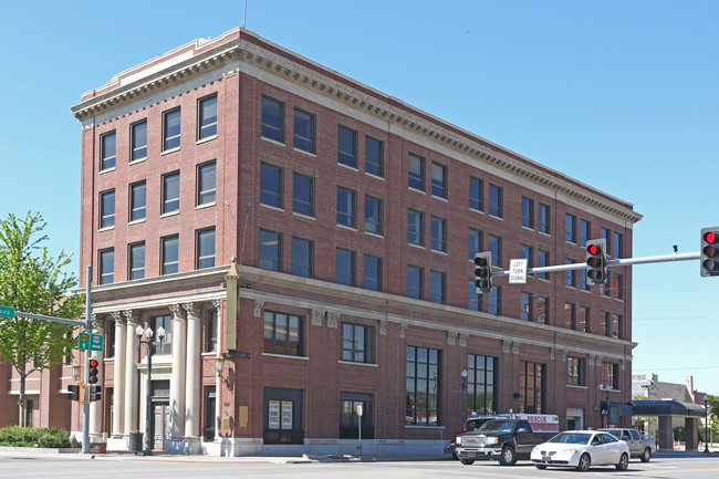 527-529 Commercial St in Emporia, KS - Building Photo - Building Photo